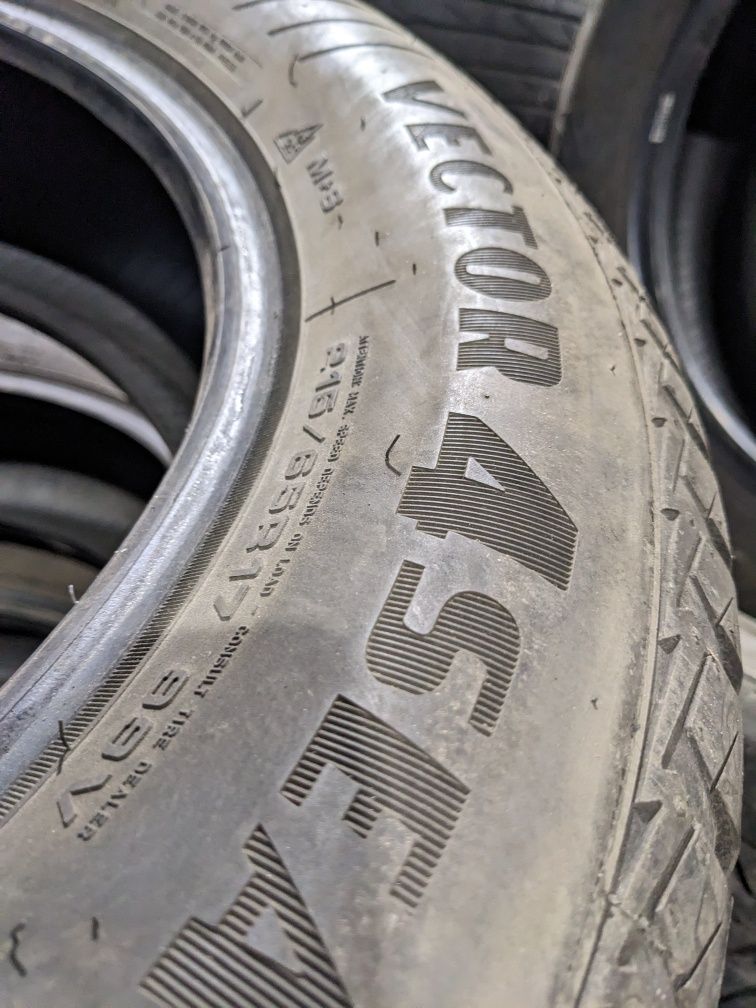 215/65r17 Goodyear 2020рік всесезон