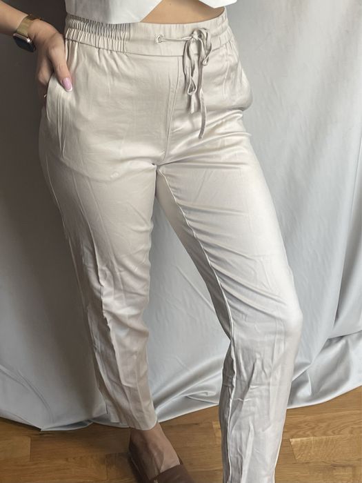 Spodnie klasyczne beżowe chinosy proste z wysokim stanem