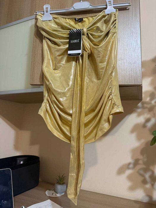 золотий топ красивий