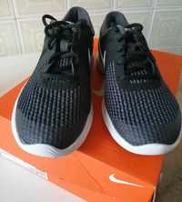 Ténis Nike Revolution 4 Black/White