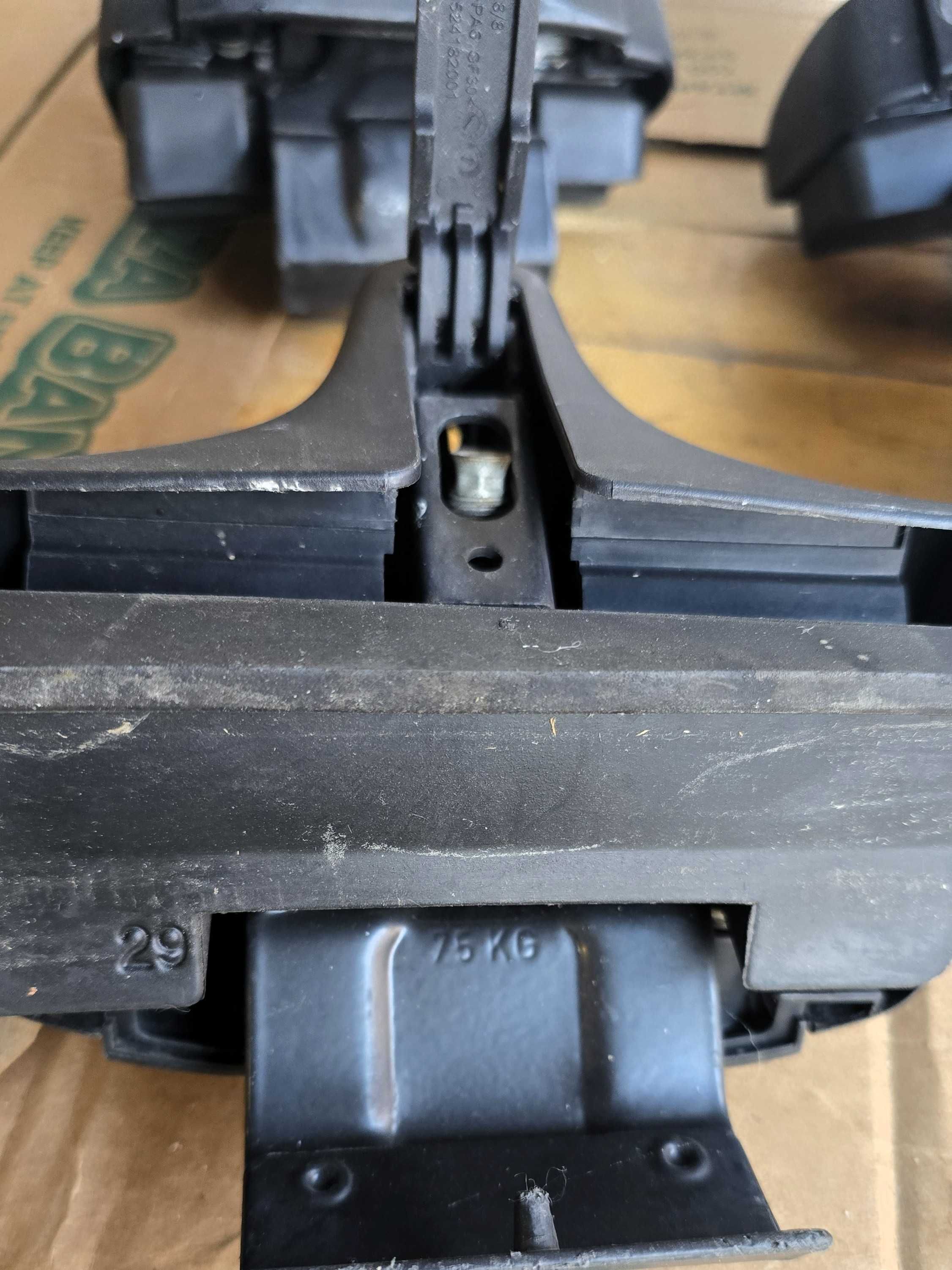 Stopy / mocowanie bagażnika dachowego Thule 754 + KIT 1591 Audi