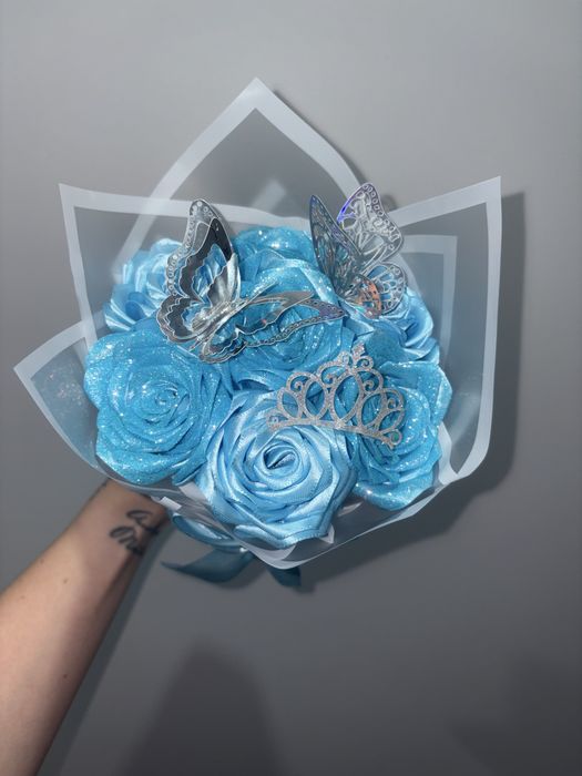 Wieczne róże ze wstążki satynowej