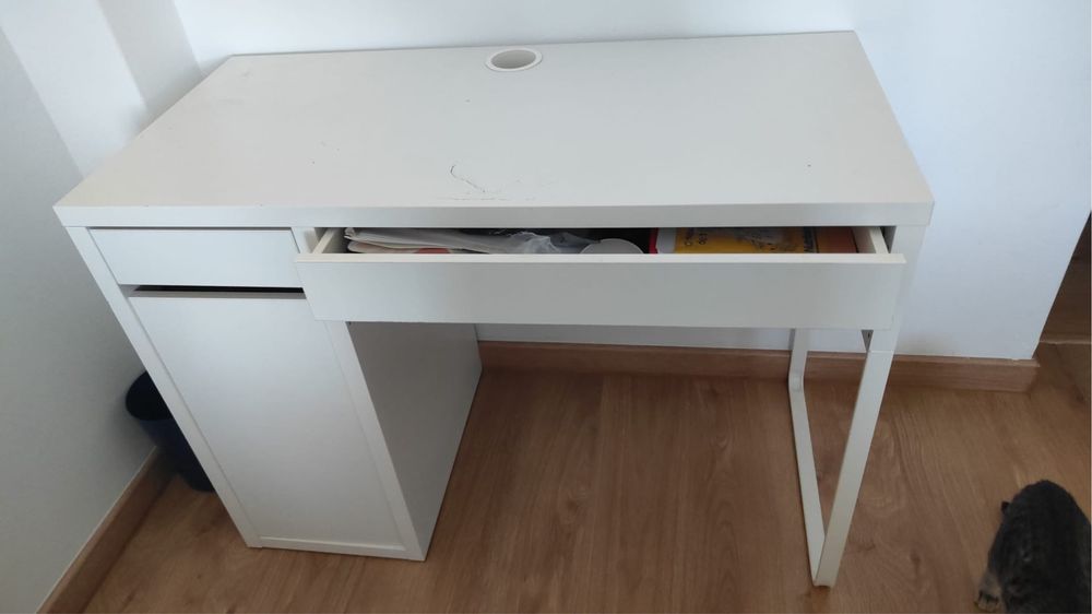 Mesa e cadeira usada