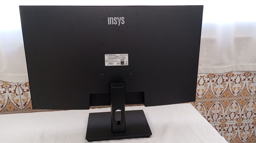 Monitor 27" Led marca YNSYS