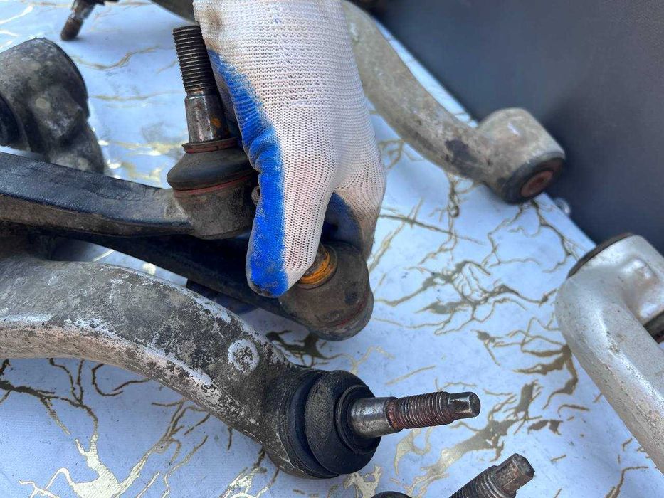 Ходова частина на Mercedes W163 ML270 (ричаг, ступиця, шарова)