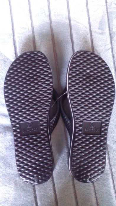 Vendo chinelos de praia para Mulher Novos