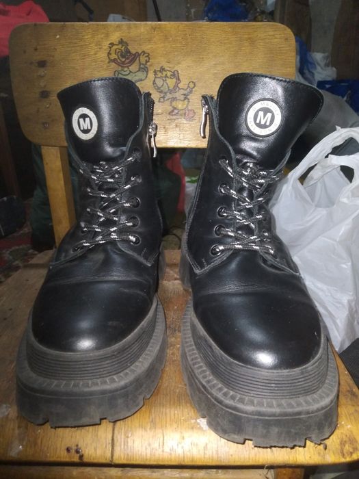 Продаю кожаные ботинки 39.