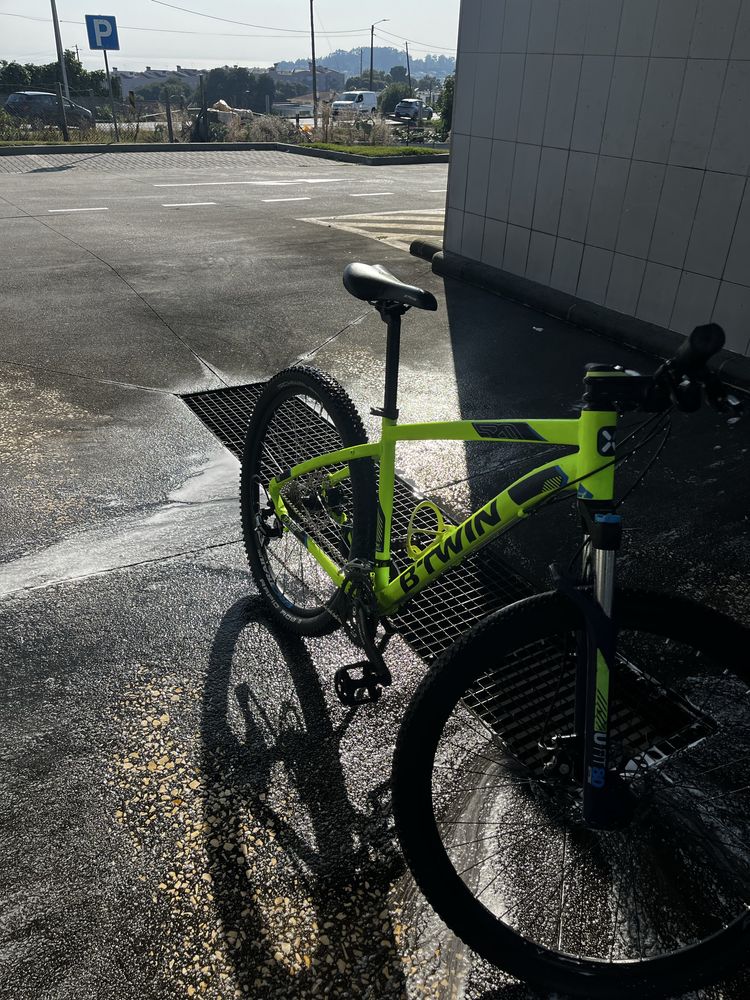 Bicicleta b-twin 520 de montanha travões de disco (modificada)