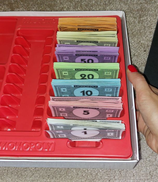 Настольная игра Монополия (классическая), дизайн "Маша и медведь".