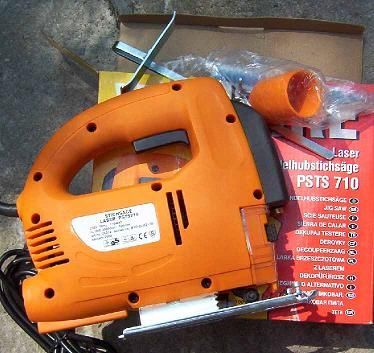 Wyrzynarka z laserem 710W
