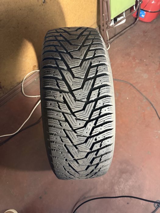 Зимова резина Hankook 215 55 17