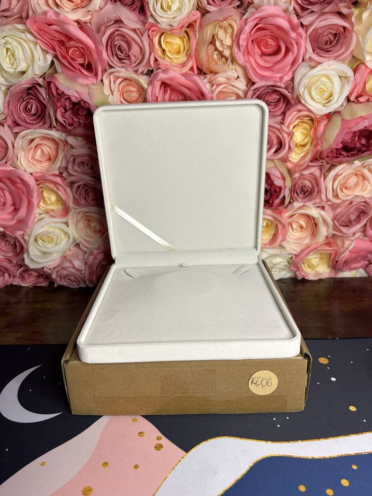 Pudełko szkatułka na naszyjnik biżuterię