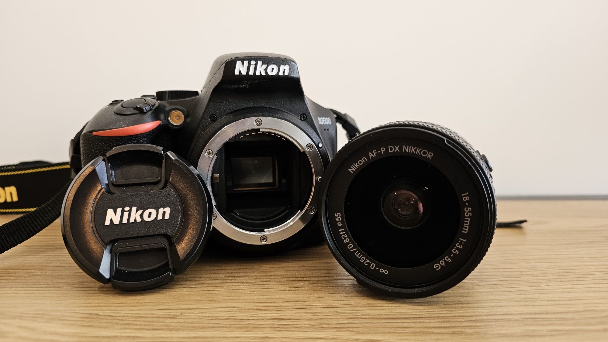 Nikon D3500 c/ caixa e bolsa + objectiva