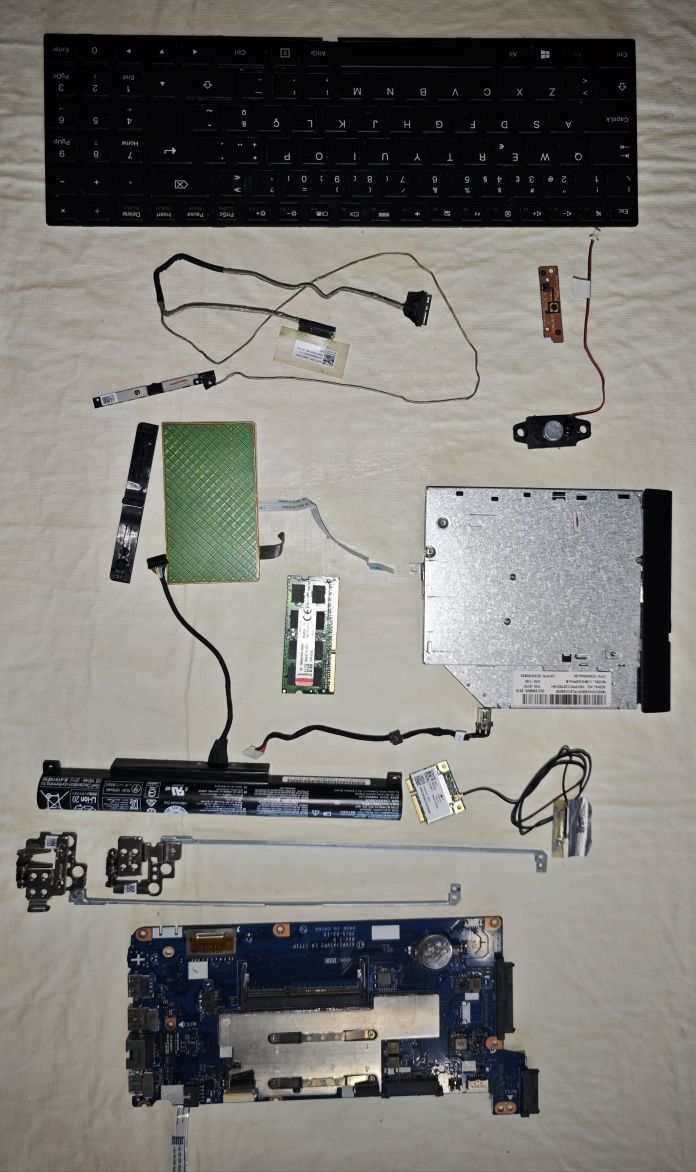Interior de Lenovo ideapad 100-15IBY Modelo:80MJ