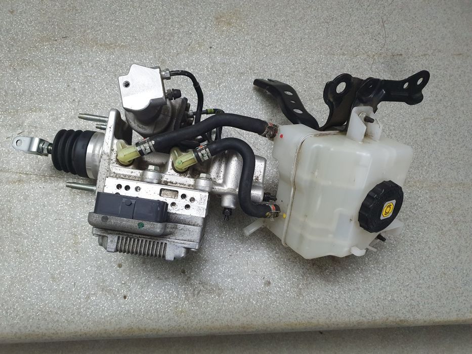 Блок ABS Toyota RAV4 2.5 Hybrid 2013-2023