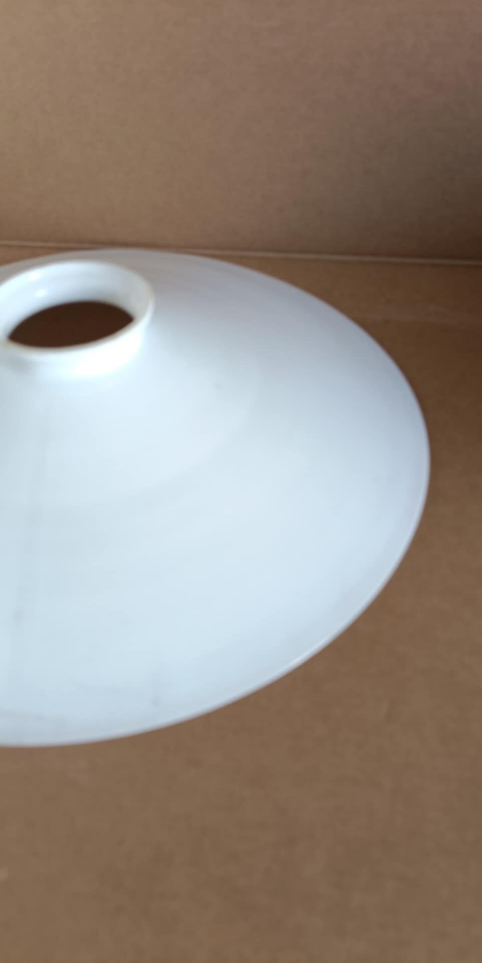 Abajour Prato de vidro para tecto coalhado branco
Disco vintage
Opali