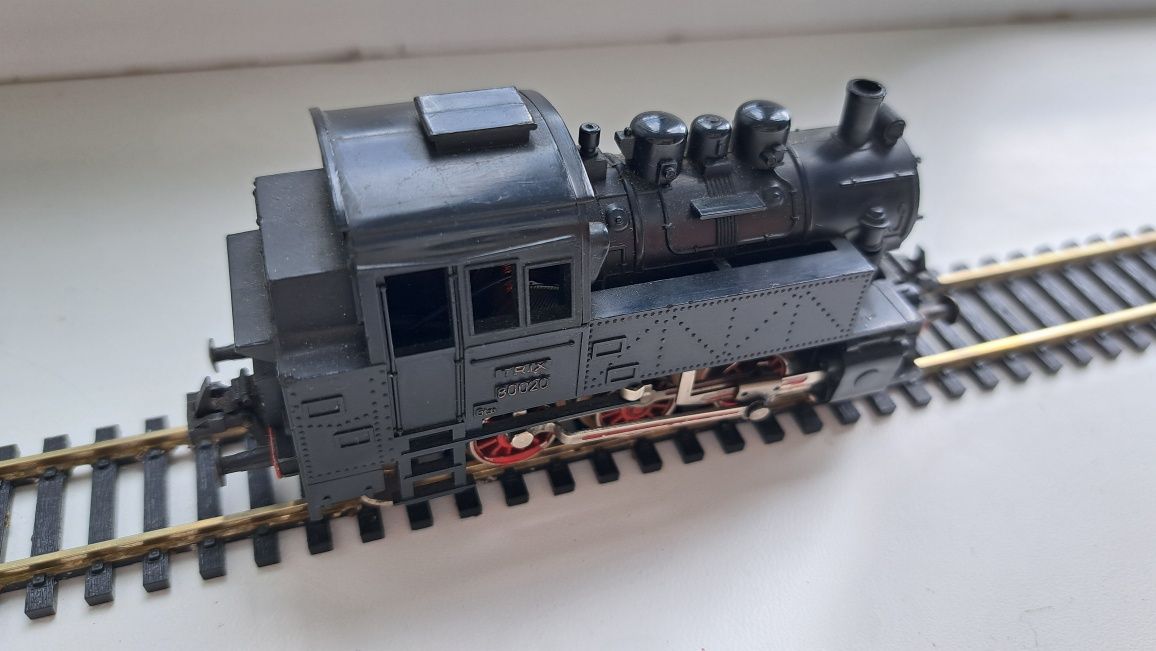 Модель локомотива TRIX 80020