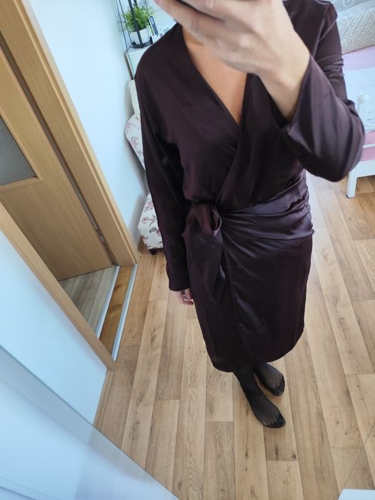 Sukienka burgund bordowa  h&M elegancka kopertowa nowa satynowa wiązan