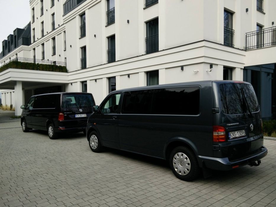 Przewóz osób busami 9 i 19-osobowymi, autobusami