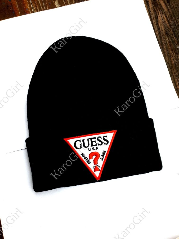 Czapka czarna Guess jesienno-zimowa