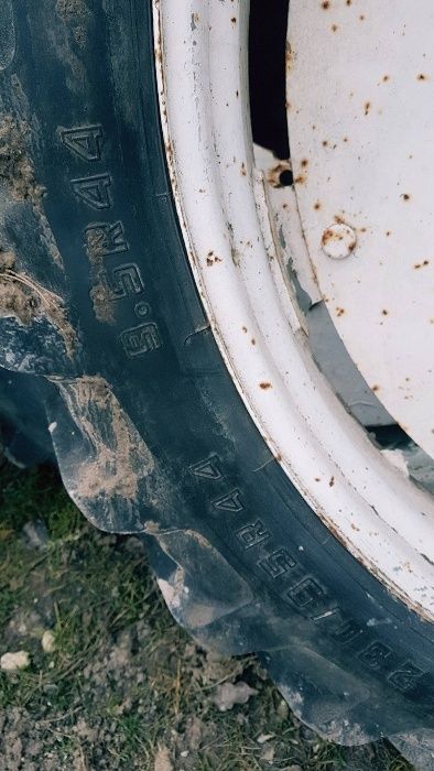 Wąskie koła, koła do międzyrzędzi 9.5 R 44 OPONY JAK NOWE!