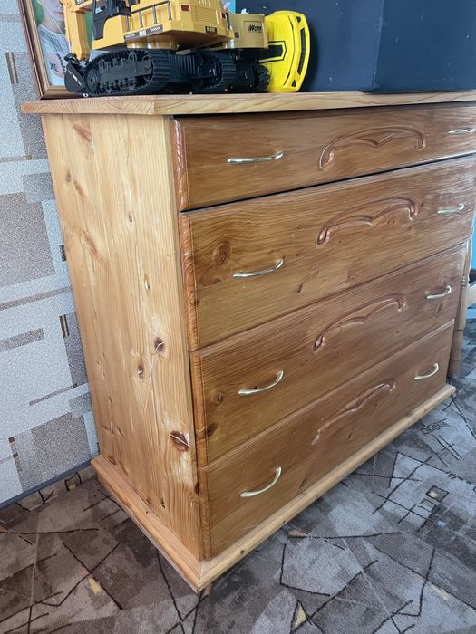 Комод  деревяний .