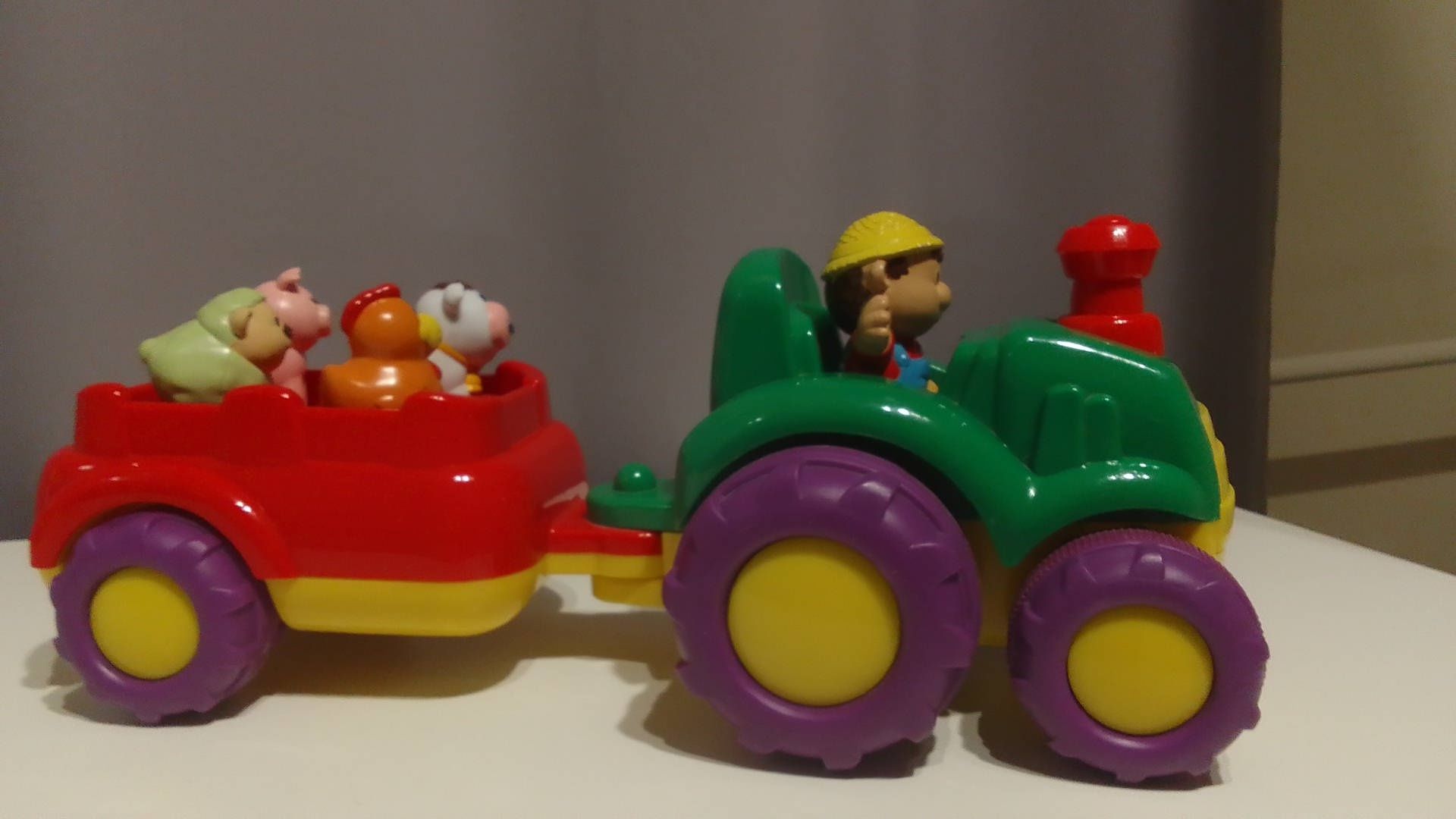 Zestaw : Traktor, przyczepka i 5 figurek