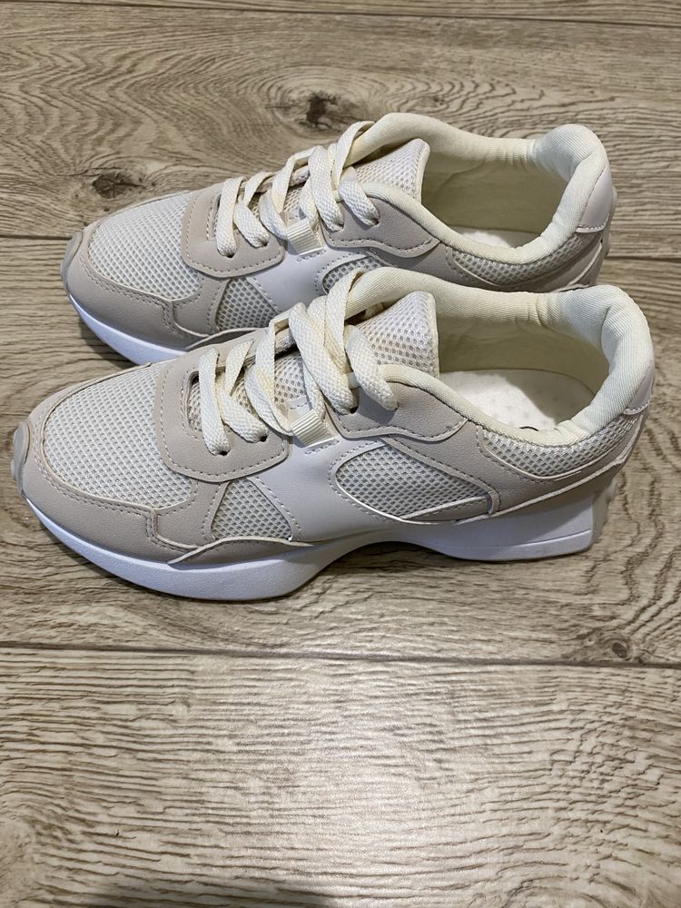 Beżowe sneakersy 36