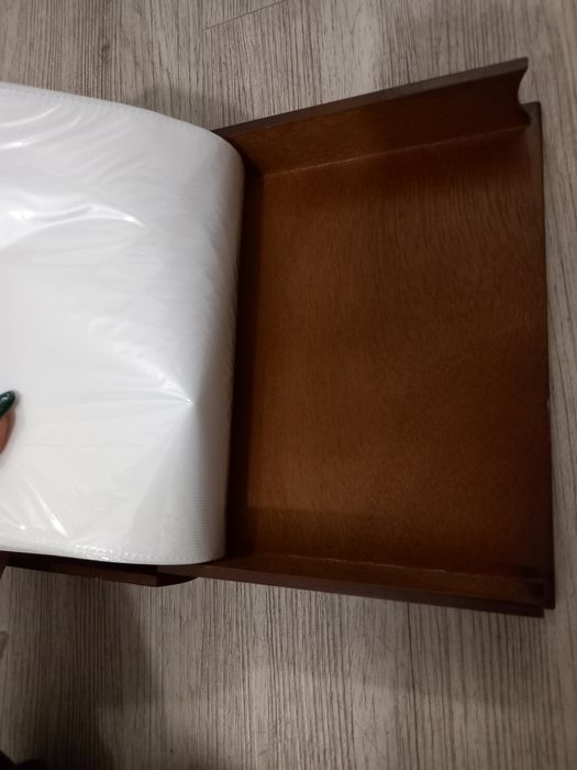 Album na zdjęcia w formie drewnianej księgi skrzynki