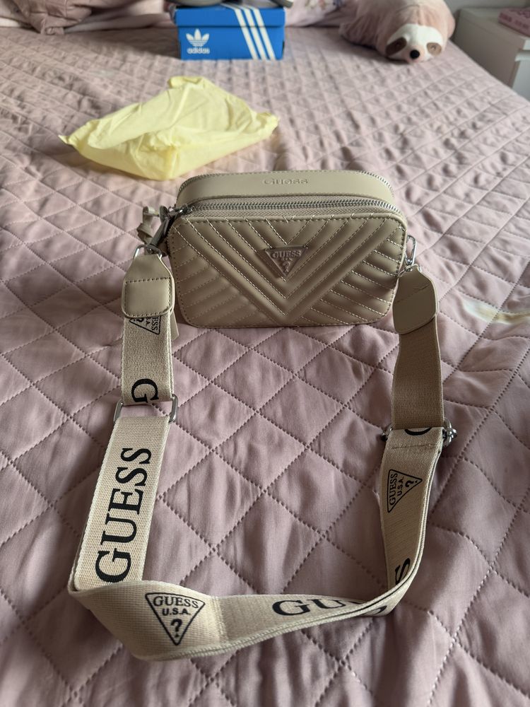 Mala da GUESS creme nova com saco e caixa