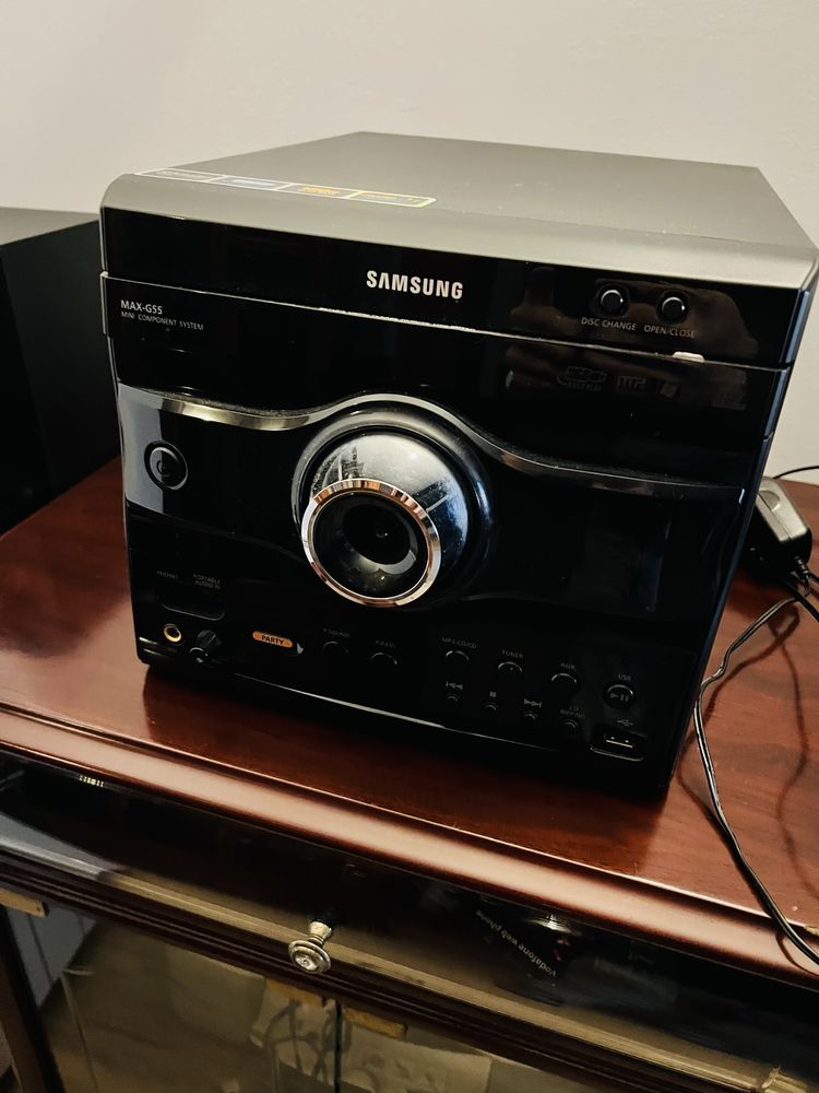 Aparelhagem Samsung com móvel em cerejeira incluido