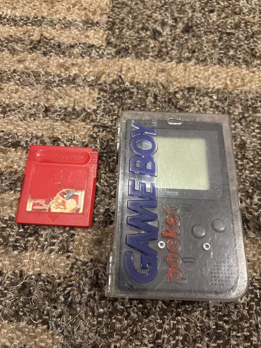 Game Boy Pocket + Pokémon Red original — com caixa de transporte