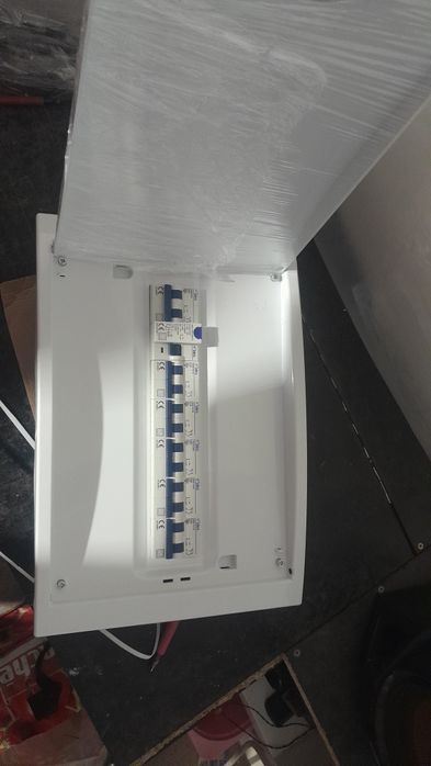 Quadro eletrico Solera com 14 modulos. Inclui disjuntores.