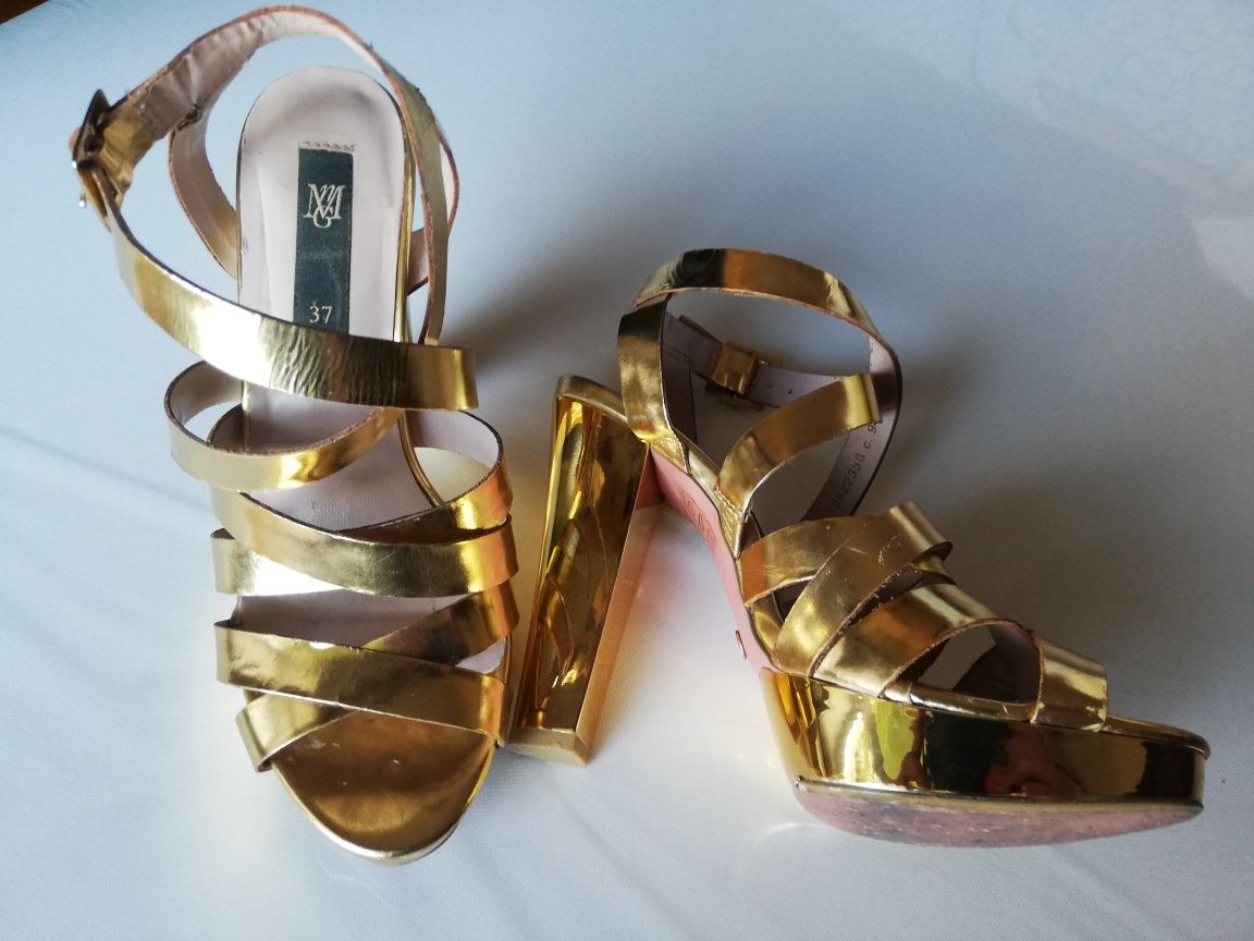 Sandálias Mango em dourado
