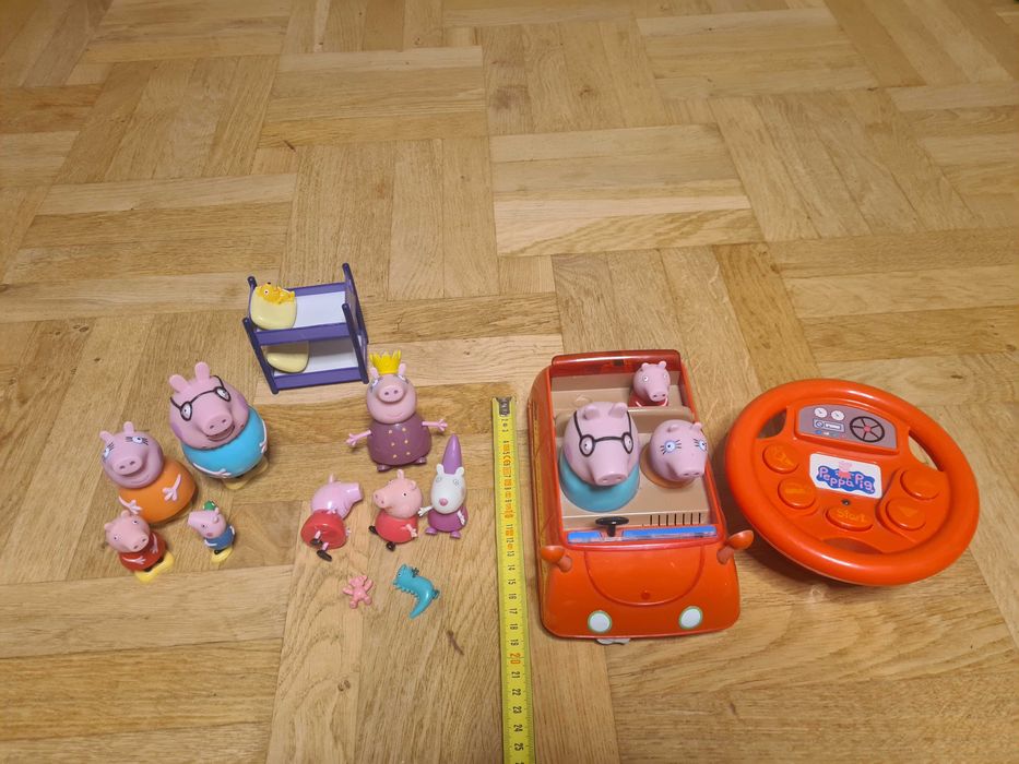 Peppa Pig i rodzina oraz samoch zdalnie sterowany