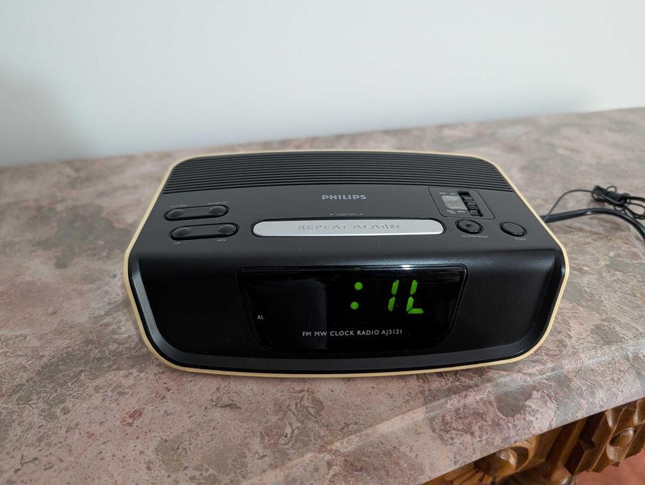 Rádio Relógio Philips – Funcional e em bom estado