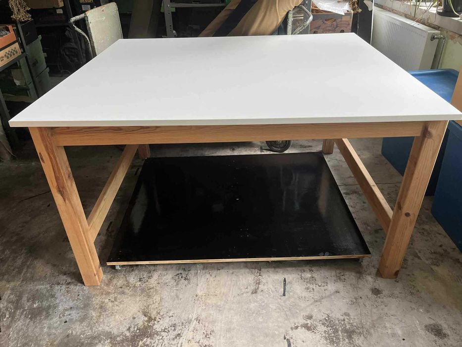 Sprzedam stół krojczy wraz z platforma na tkaniny szycie krawiectwo