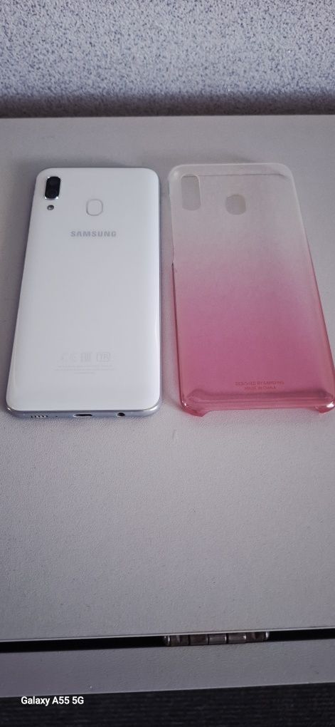 Смартфон Samsung Galaxy A30 в ідеальному стані