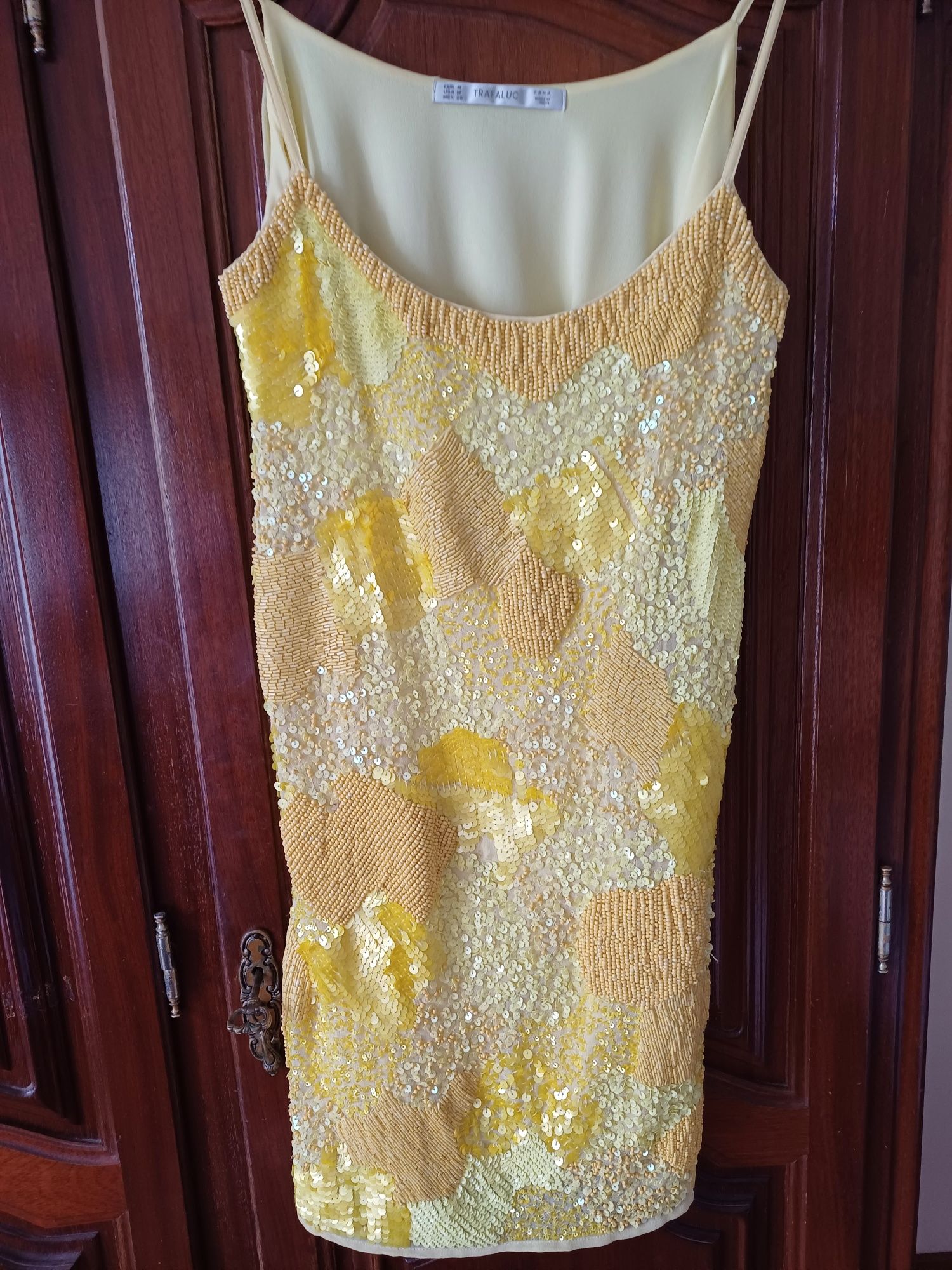 Vestido lantejoulas zara