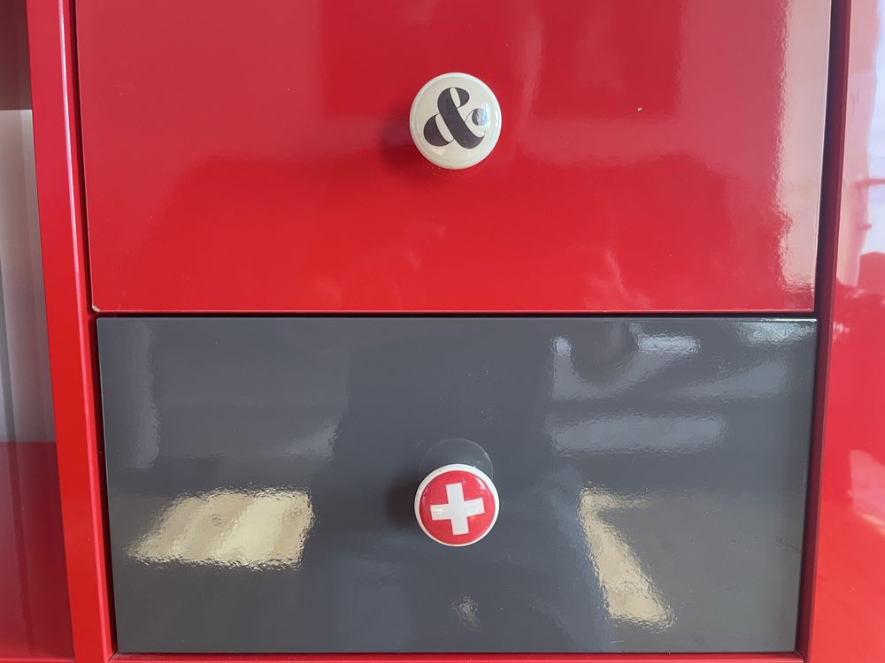 Designerska komoda lakierowana