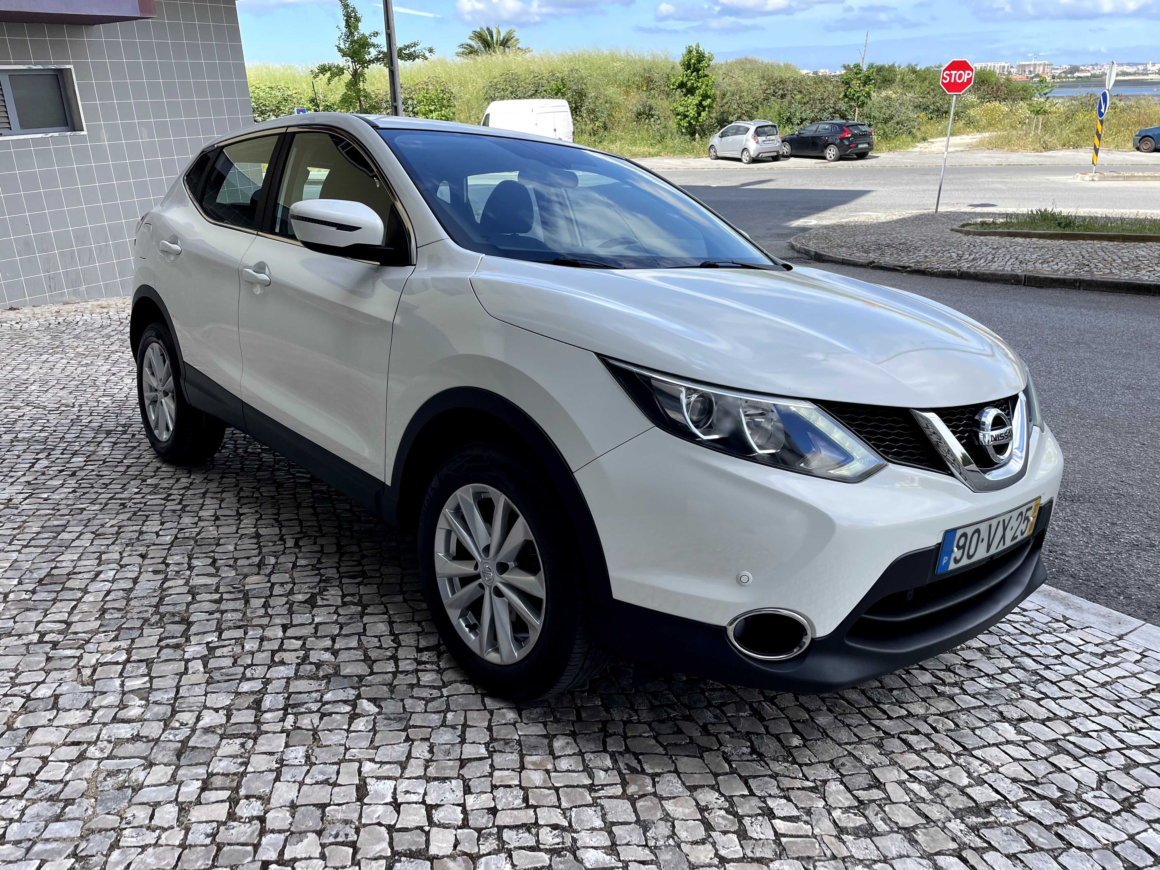 Nissan Qashqai 1.6 Cx. automática Excelente estado. Pneus novos.