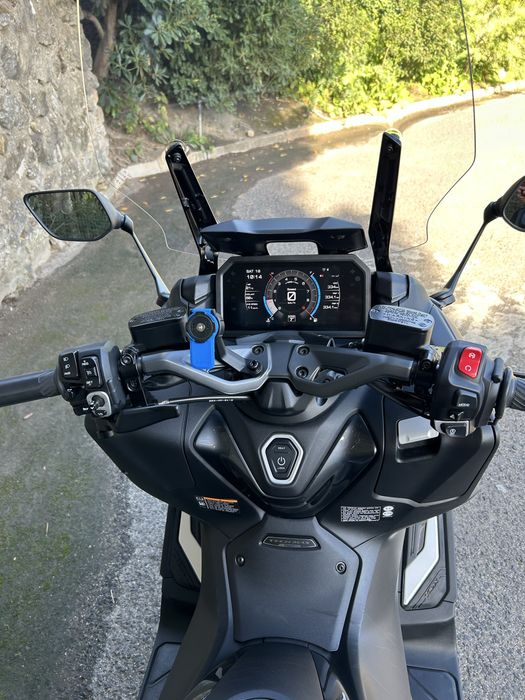 Com apenas 300 kms - T-Max 560 Tech Max