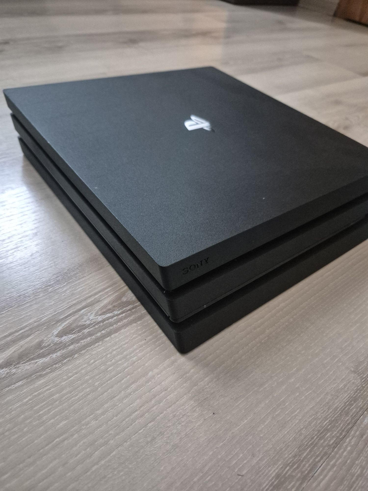 Konsola ps4 pro.