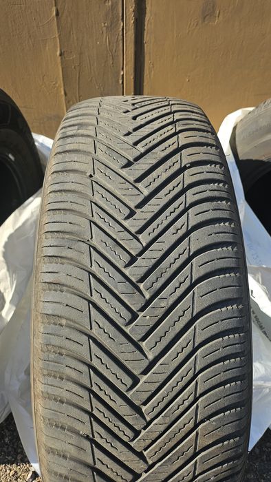 Opony wielosezonowe Hankook 225/65 R17