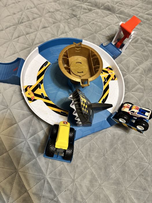 Трек Hot Wheels Небезпечне протистояння