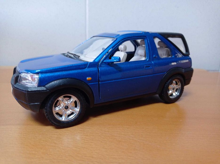 Carro miniatura 1/24 - Land Rover Freeland