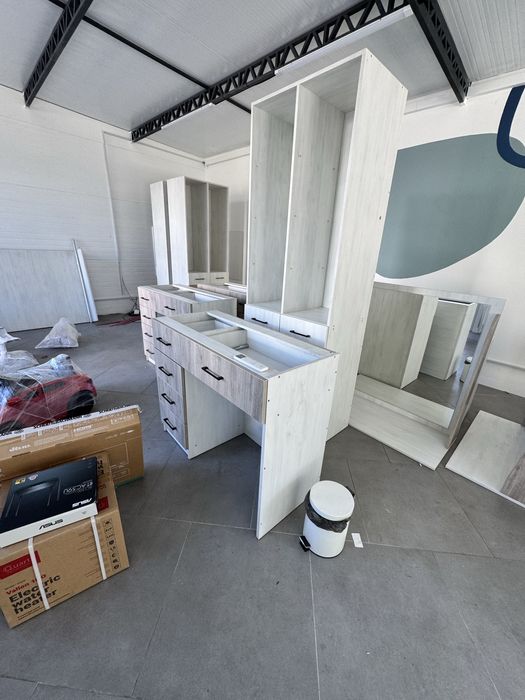 Шкаф дзеркало перукарський офісний