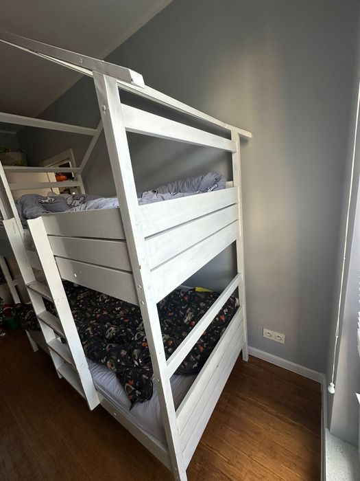 Łóżko piętrowe domek