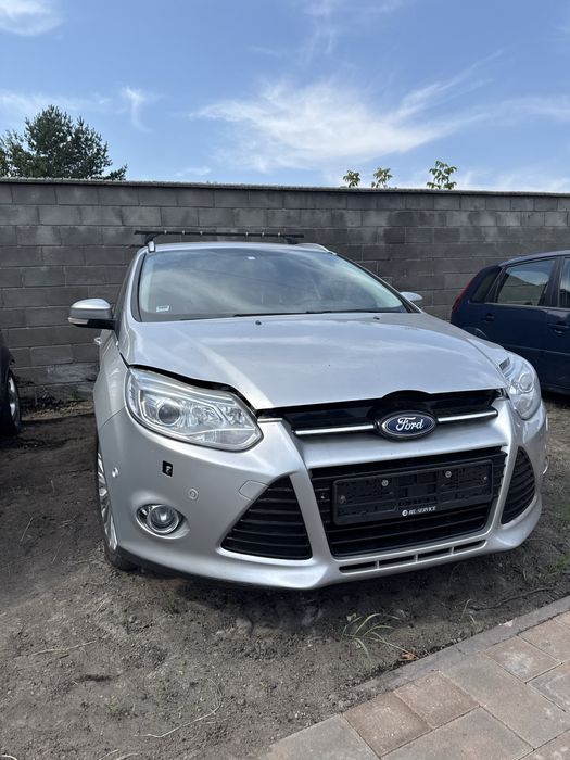 Авторозборка Форд Фокус мк 3 запчасти сірий колір