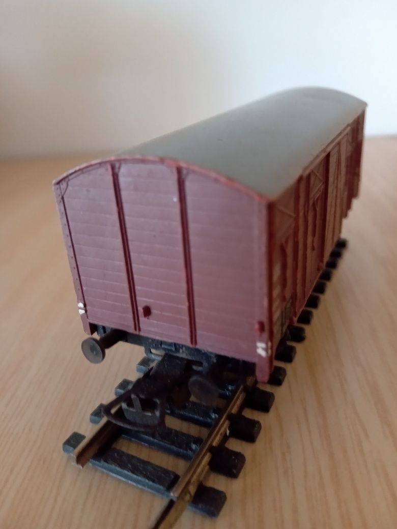 Wagon towarowy kryty 2 oś. PIKO